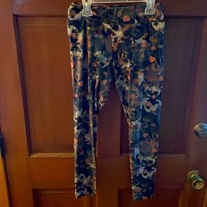 LulaRoe One Size leggings. Black with heart pattern